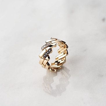 Обручальное кольцо из желтого золота с белыми и черными бриллиантами 931880ЧБ