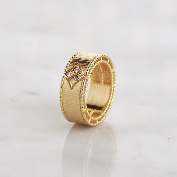Кольцо фактурное из желтого золота с бриллиантами 931814Б
