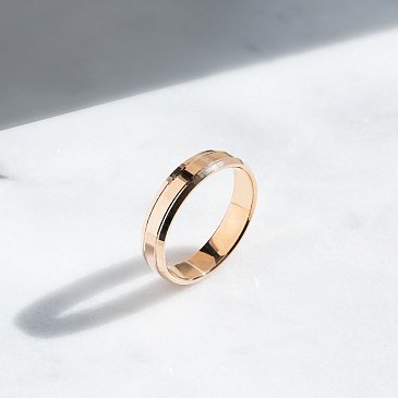 Обручальное кольцо из красного золота с алмазной гранью 200-000-415