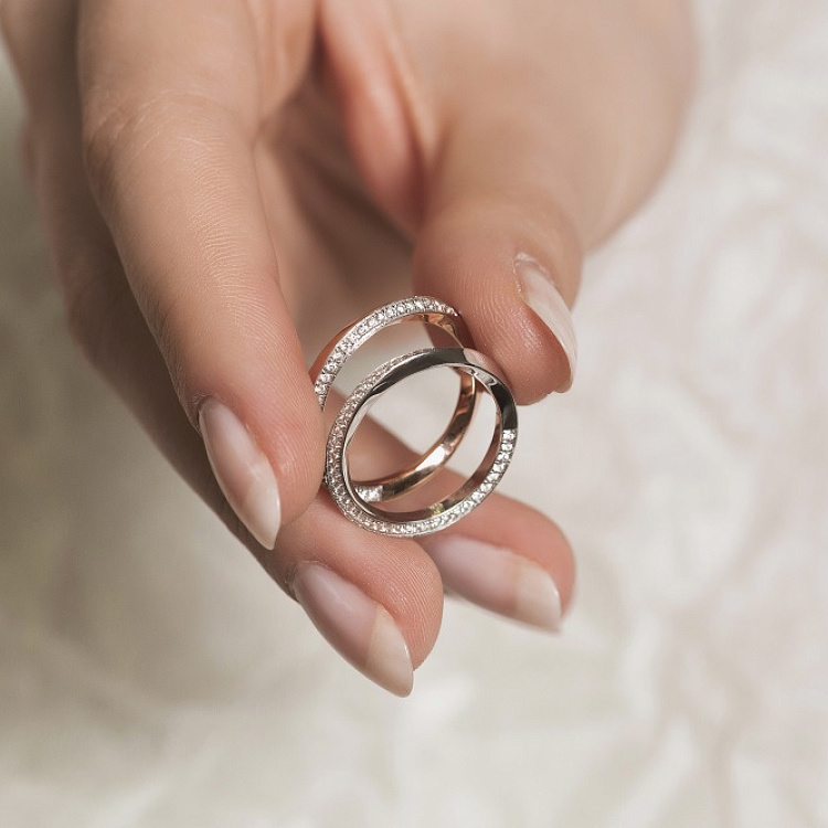 Как выглядят обручальные кольца женские